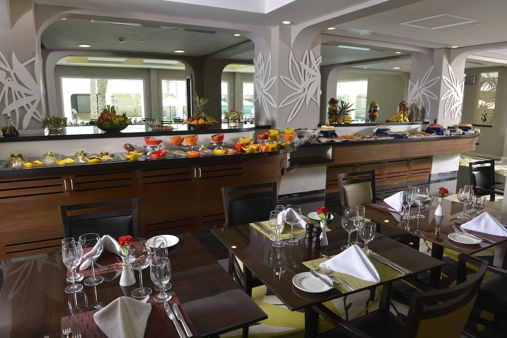 Golden Tulip Bahrain Hotel Манама Екстериор снимка