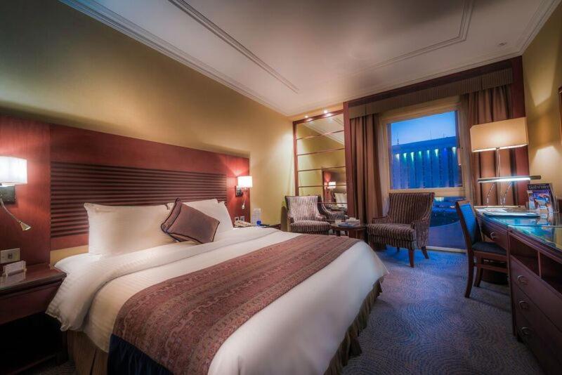 Golden Tulip Bahrain Hotel Манама Екстериор снимка