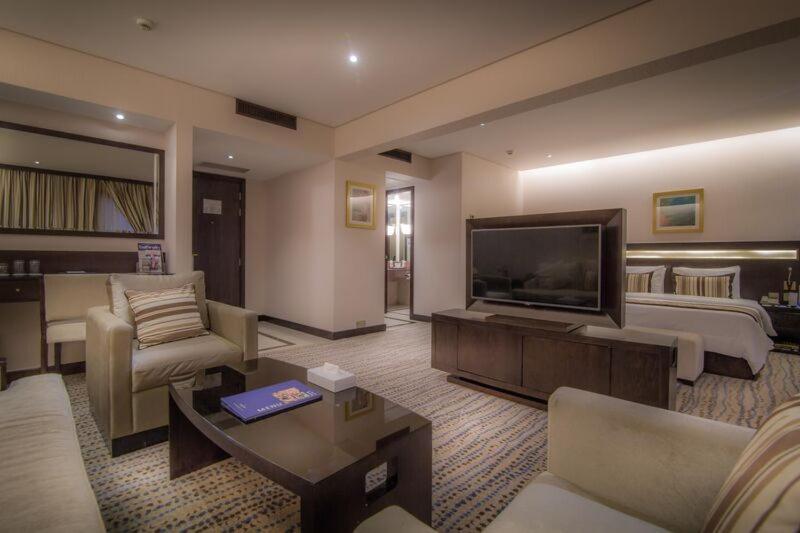Golden Tulip Bahrain Hotel Манама Стая снимка