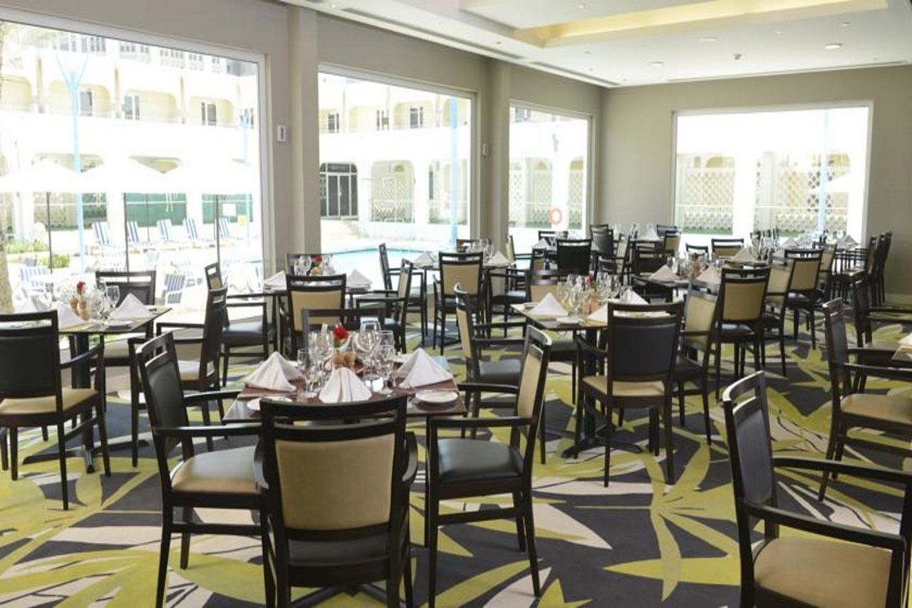 Golden Tulip Bahrain Hotel Манама Екстериор снимка